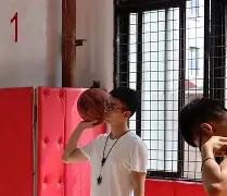 新葡京博彩官网-比赛现场热血飙升，双方球员斗志昂扬，谁将笑到最后？的简单介绍